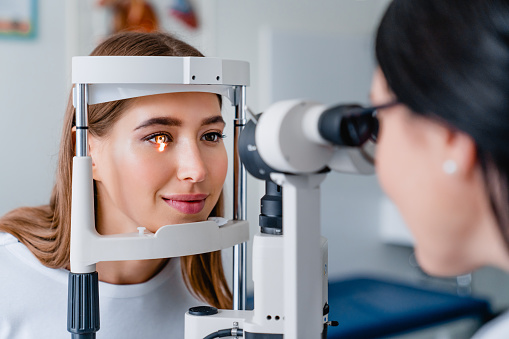 O Seu Optometrista Consegue Identificar Problemas de Saúde Através dos Seus Olhos?